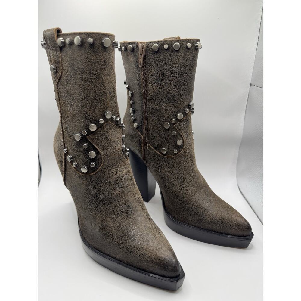 New VINCE CAMUTO Leather Nanikshie Studded Heeled Boots Distressed Brown Sz 7